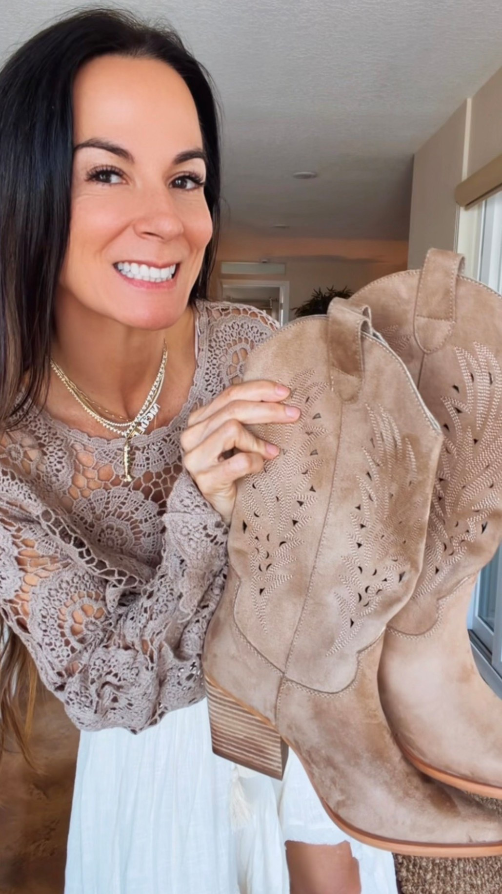 Festival season but make it chic, flirty, and just a little bit country 🤠✨

This look is giving barefoot-in-the-dust energy… but elevated. Lace, flowy layers, and the cutest boots that were made for dancing ‘til sunset 🌾

She’s effortless, she’s twirling, she’s stealing the show without even trying 💁🏻‍♀️

Wearing XS
Use code NICOLECOLEE35

#FestivalStyle #BohoChic #WesternVibes #SpringOutfit #NicoleColeeStyle



#LTKdayinmylife #LTKootd #LTKFestival