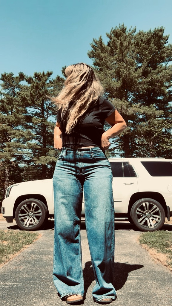 Meet the wide leg iean that flatters every body Rigid look. Stretchy feel.
Snatched + comfy.
Tall girl approved.
Curvy girl approved.
True to size.

Im 5/8 and a size 12, wearing a size
12 X-long in the American Eagle Jeans. 
@American Eagle Outfitters 
T-shirt is a Large.#LTKStyleTip 

#LTKTall #LTKMidsize