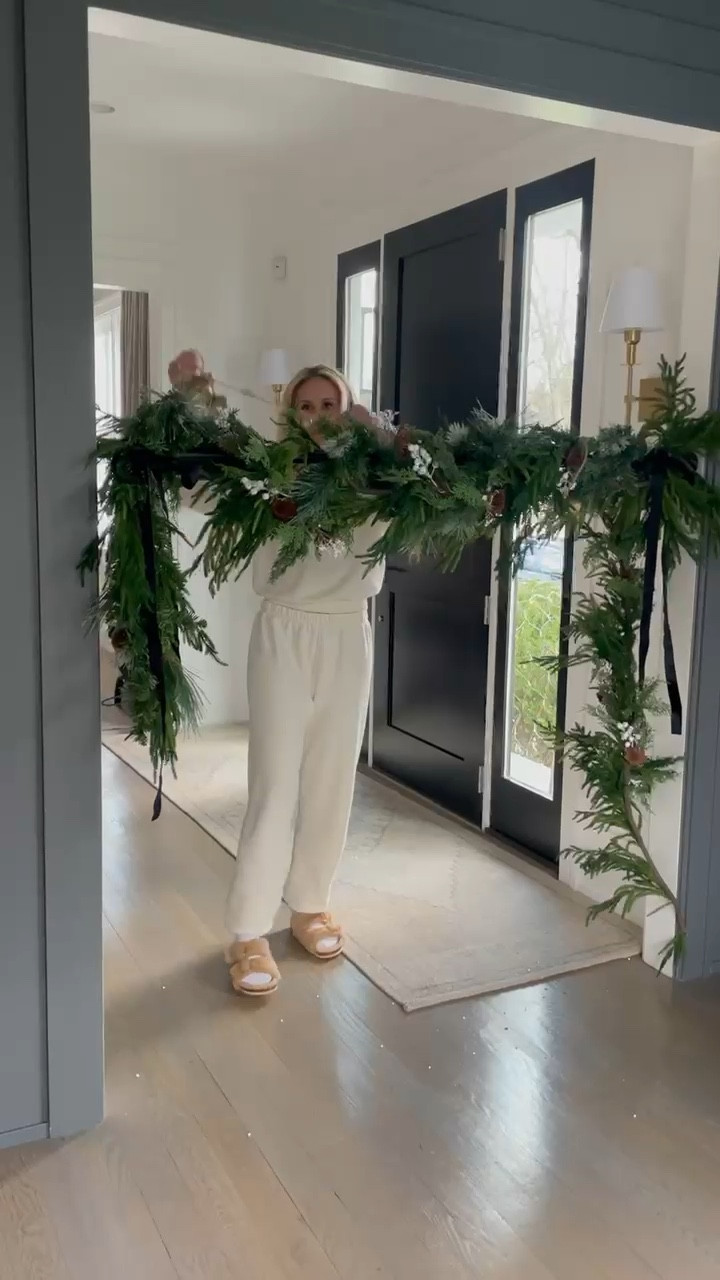 CHRISTMAS DIY GARLAND | love adding this to our hallway without needing to drill or stick! 

#LTKHoliday #LTKSeasonal #LTKfindsunder100