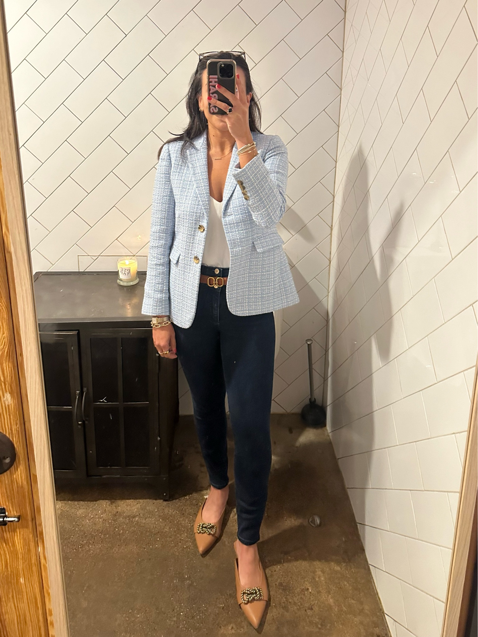If you know me, you know my go to for work clothes is always @anntaylor 

Found this beautiful blue tweed blazer on sale yesterday walking around the mall 😍

Jeans/Top are both from Ann Taylor but linked similar options!

Blazer - 2 Petite (petite for length, blazer runs a little big so I sized down)
Jeans - 4 (jeans are TTS)
Top - Small
Shoes - the brand is Open Edit and unfortunately are from last year but linked similar
Belt - I linked my exact one but also linked dupes from Amazon 


#LTKFindsUnder100 #LTKWorkwear #LTKFindsUnder50