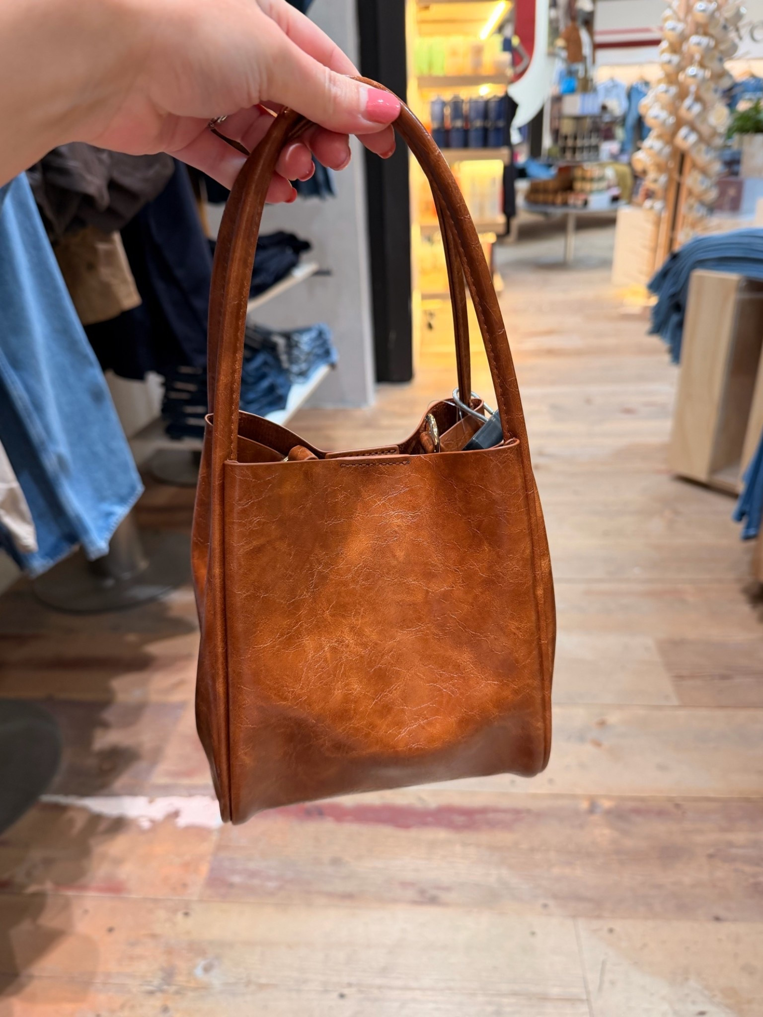 This bag holds small items with ease—keeps things organized when you need a quick change. @Anthropologie under $100! 

#anthropologie #fallbags #mombag #everydaybag #brownbags #trendybags #fallstyle #anthrobags #giftsforher

#LTKSeasonal #LTKootd #LTKU