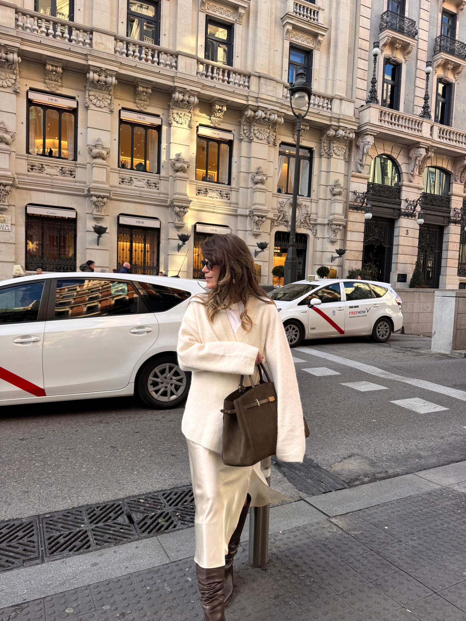 Early spring Outfit 🤍🤍

Monochrome look, white cardigan, waisted cardigan, knit cardign, demellier bag, silk skirt, lilysilk, arket, brown boots

#LTKworkwear #LTKeurope #LTKstyletip