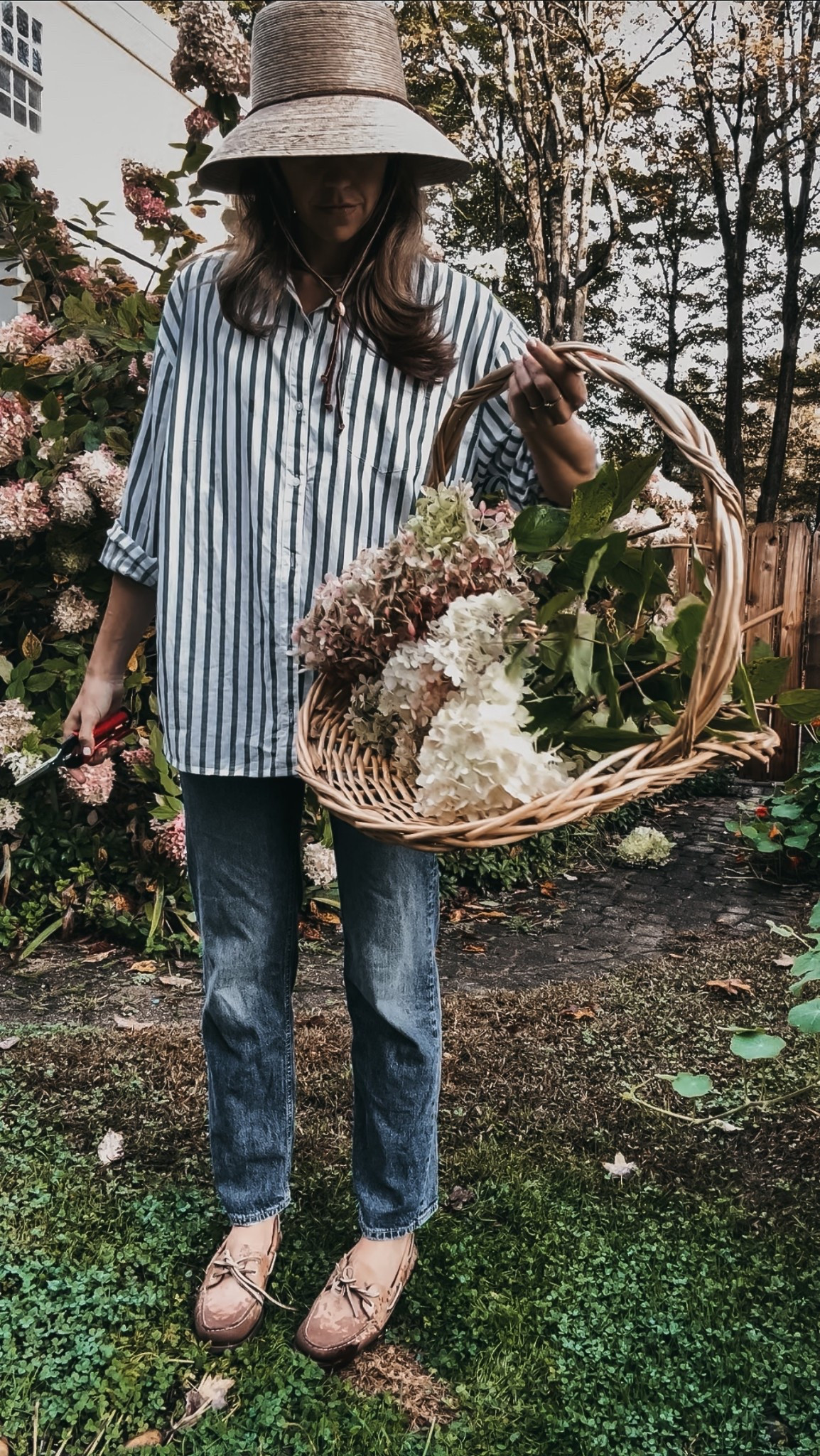 New England garden in late September 🤌🏼❤️

#LTKSeasonal