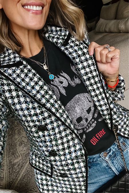 I can’t tell you how much I love having this Houndstooth blazer! Great to throw on over a shirt on those chilly spring days! 

#LTKstyletip #LTKSeasonal