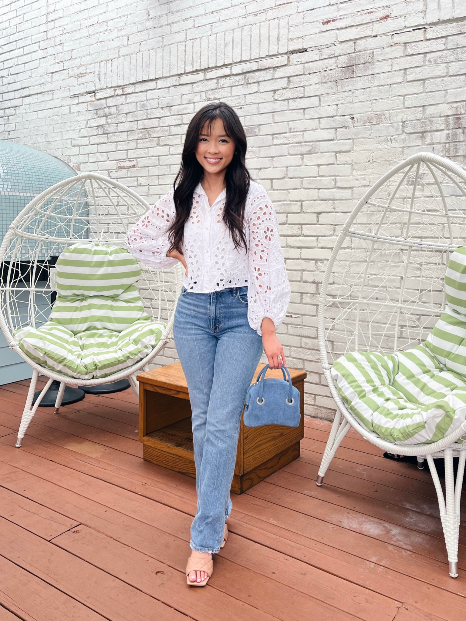 Happy Easter 🌷 @abercrombie is currently 25% off with an additional 15% off in the cart! Love these jeans from there! 