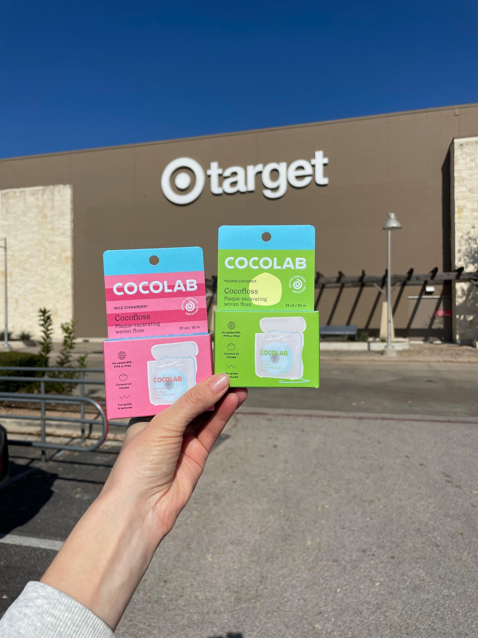 Big news! @meetcocolab Cocofloss is now available in-store @target in the oral care aisle #sponsored. This coconut oil infused floss comes in flavors like young coconut, delightful mint, and wild strawberry. It’s uniquely spun with over 500 textured fibers giving it extra scrubbing power- it’s like a loofah for your teeth. The patented design also expands and compresses to get hard to reach plaque. Cocofloss is woven from recycled plastic sourced from recycled plastic bottles AND is refillable. Plus, vegan and cruelty-free. Look for Cocofloss on your next Target run or comment FLOSS for a direct link.

#cocolabxtarget #flossperfected 
