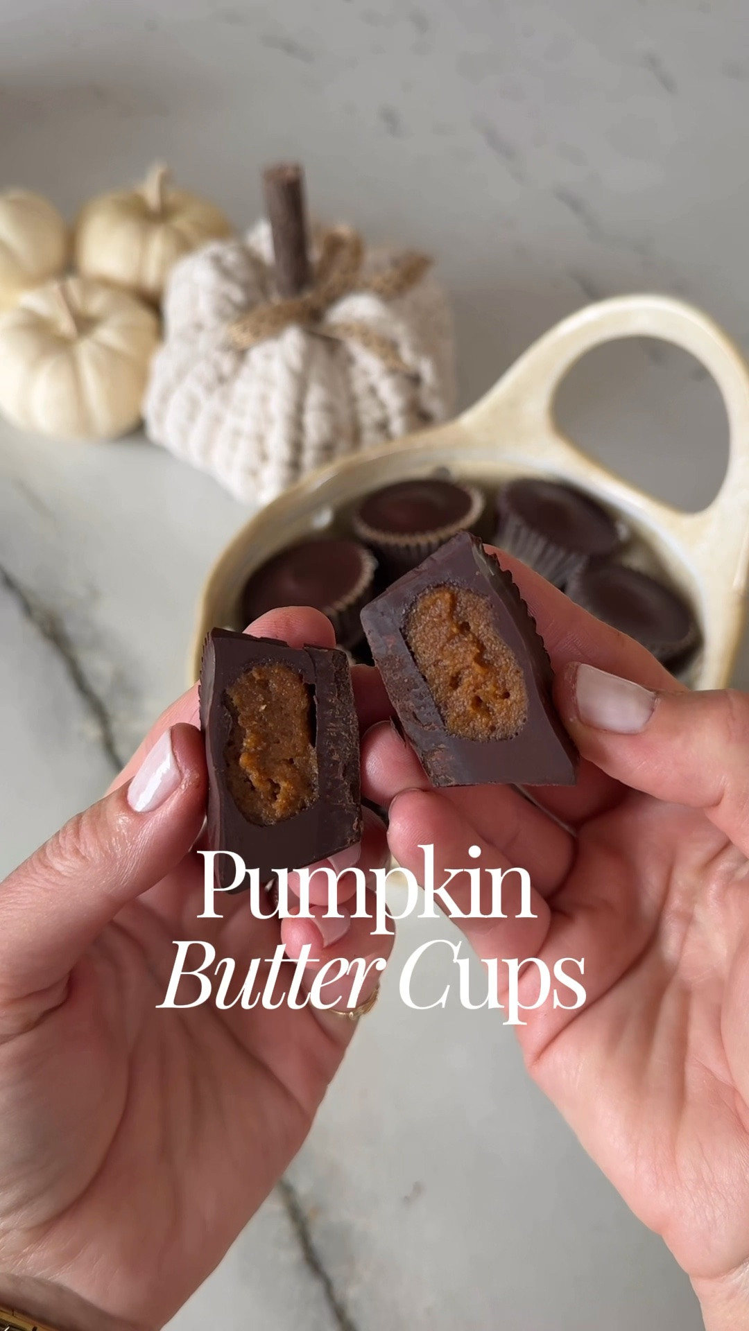 If pumpkin pie had a baby with Reese’s, you’d get these mini pumpkin butter cups 🎃🍫 They’re my cozy fall take on the classic — pumpkin spice, creamy nut butter, and a dark chocolate shell, made with real ingredients instead of refined sugar and mystery fillers👏🏻 The entire family is obsessed, and I love that they’re simple enough to pull together without a big production. Perfect cozy fall healthy treat🍂

Comment “RECIPE” and I’ll send you the details👩🏻‍🍳🎃

#pumpkinbuttercups #fallrecipes #lowtox #cleaneating #pumpkinspice