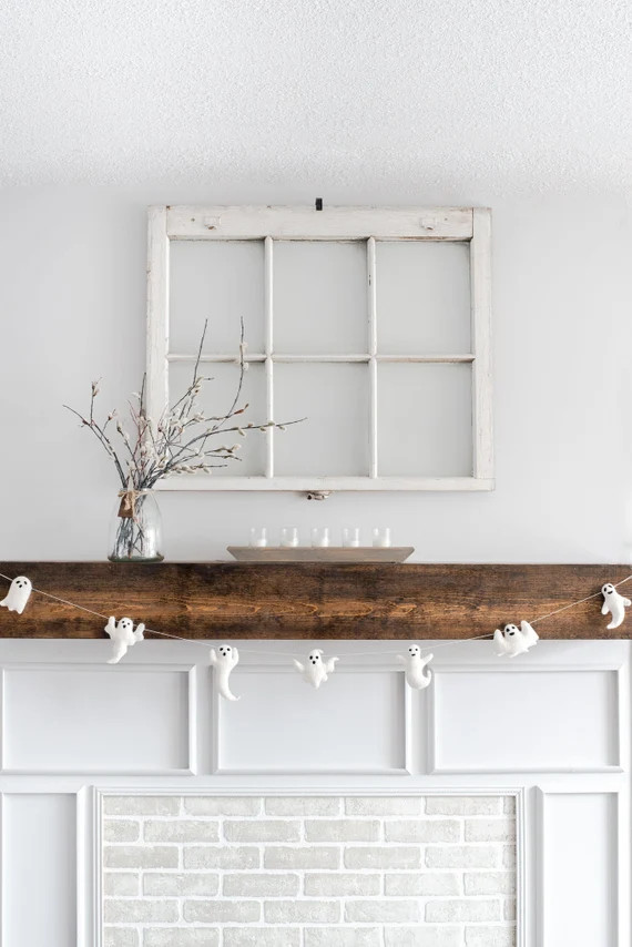White Halloween Garland / Flying Ghost Mantel Decor / Ghost - Etsy | Etsy (US)