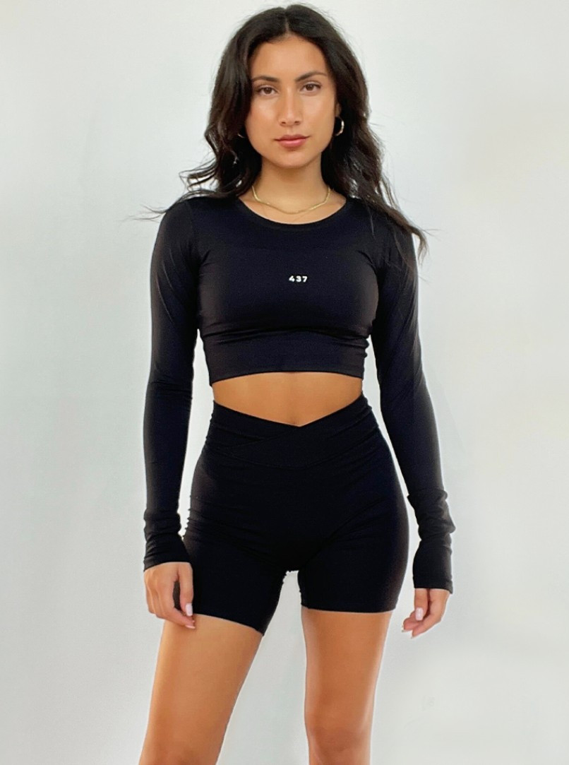 The V Short / Black | 437
