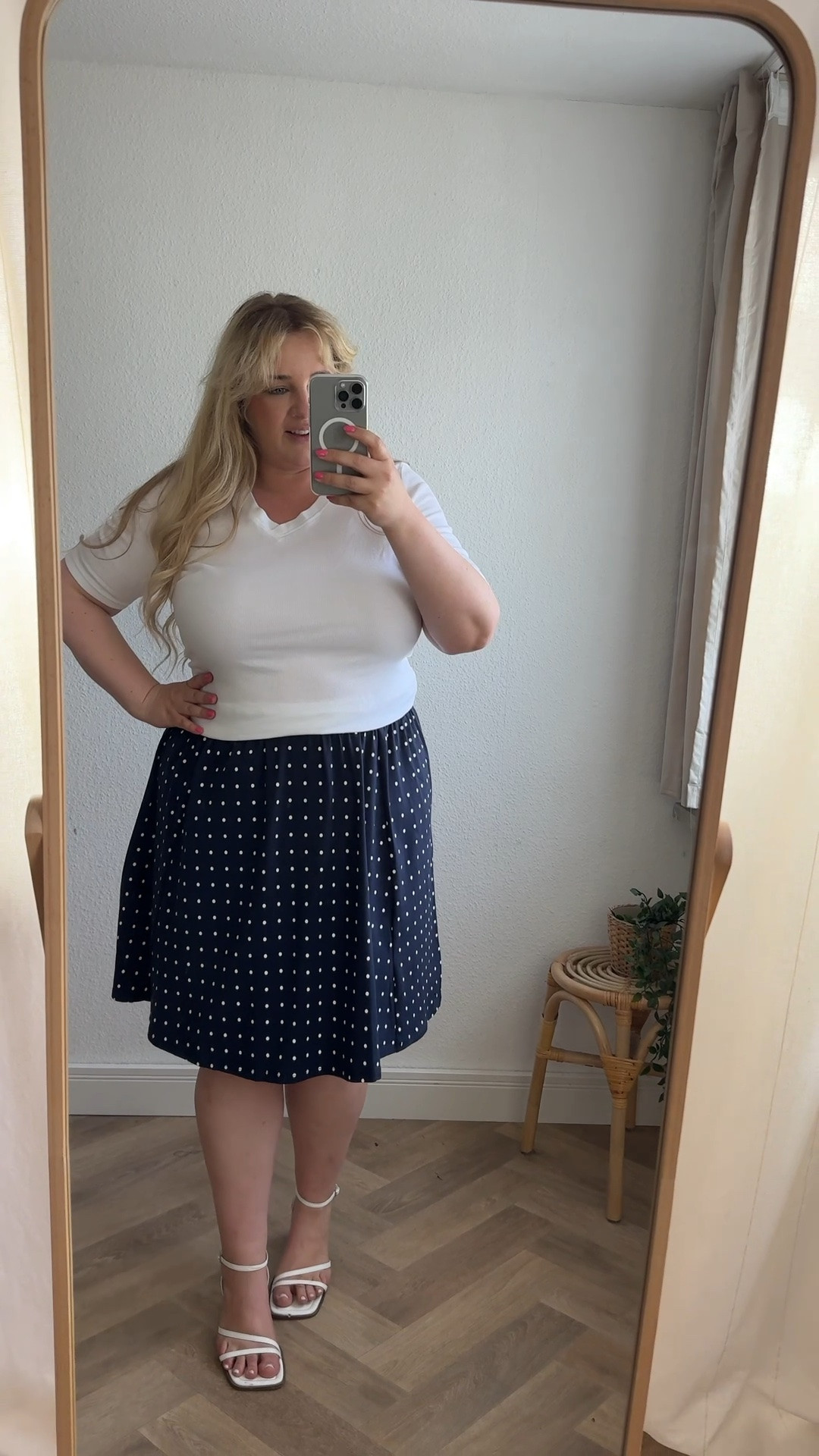 Outfit of the day 🤍

15 % sparen bei Bon Prix mit dem Code: 15beauty

(Gültigkeit: 16.06. -einschl. 18.06.2026; 15% auf Alles; einmalig einlösbar pro Kundin; gilt in DE App & Webshop)

#plussizefashion #muster #curvy #summerdress #dots #rock

#LTKdeutschland #LTKplussize #LTKsummer