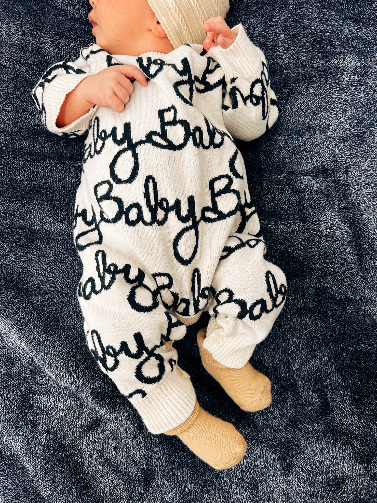 What my newborn wore today
Baby knit romper: Gap
Socks: Amazon


#LTKmomlife #LTKBaby #LTKootd