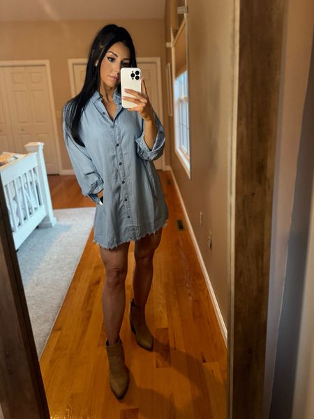 Denim button down dress. Linking similar ones 🩵
OOTD
Ootn


#LTKfindsunder50 #LTKstyletip #LTKSeasonal