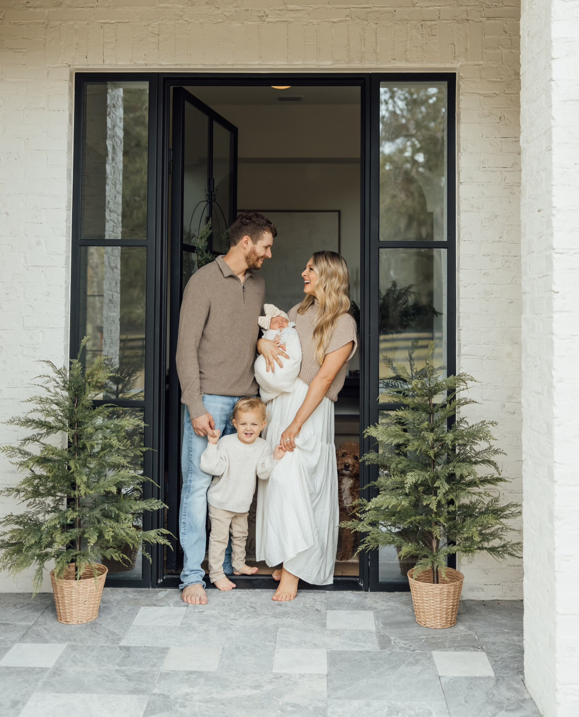 Family photo outfits 📸

Christmas card photos, family photos, toddler outfits, newborn photos, family photography, LTKfamily, family photoshoot, neutral family outfits,  

 #LTKHoliday #LTKFindsUnder100 #LTKBaby