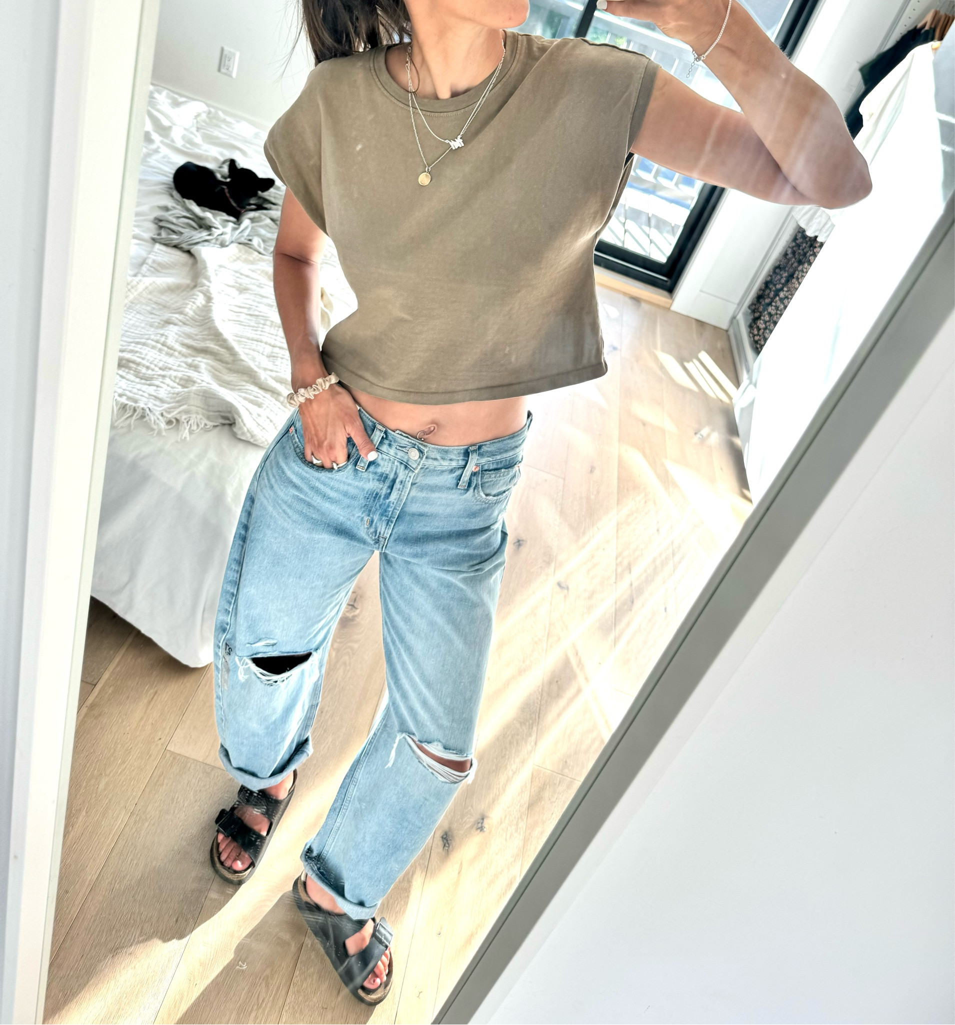 I don’t know who needs to hear this but these Gap barrel jeans are soooo so so soooo good - 10/10⚡️⚡️⚡️.  

#LTKcanada