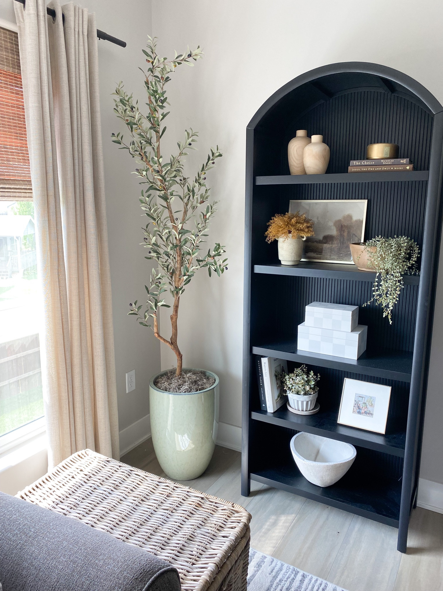 This arched bookshelf is an absolute must!!

#LTKhome #LTKstyletip #LTKFind