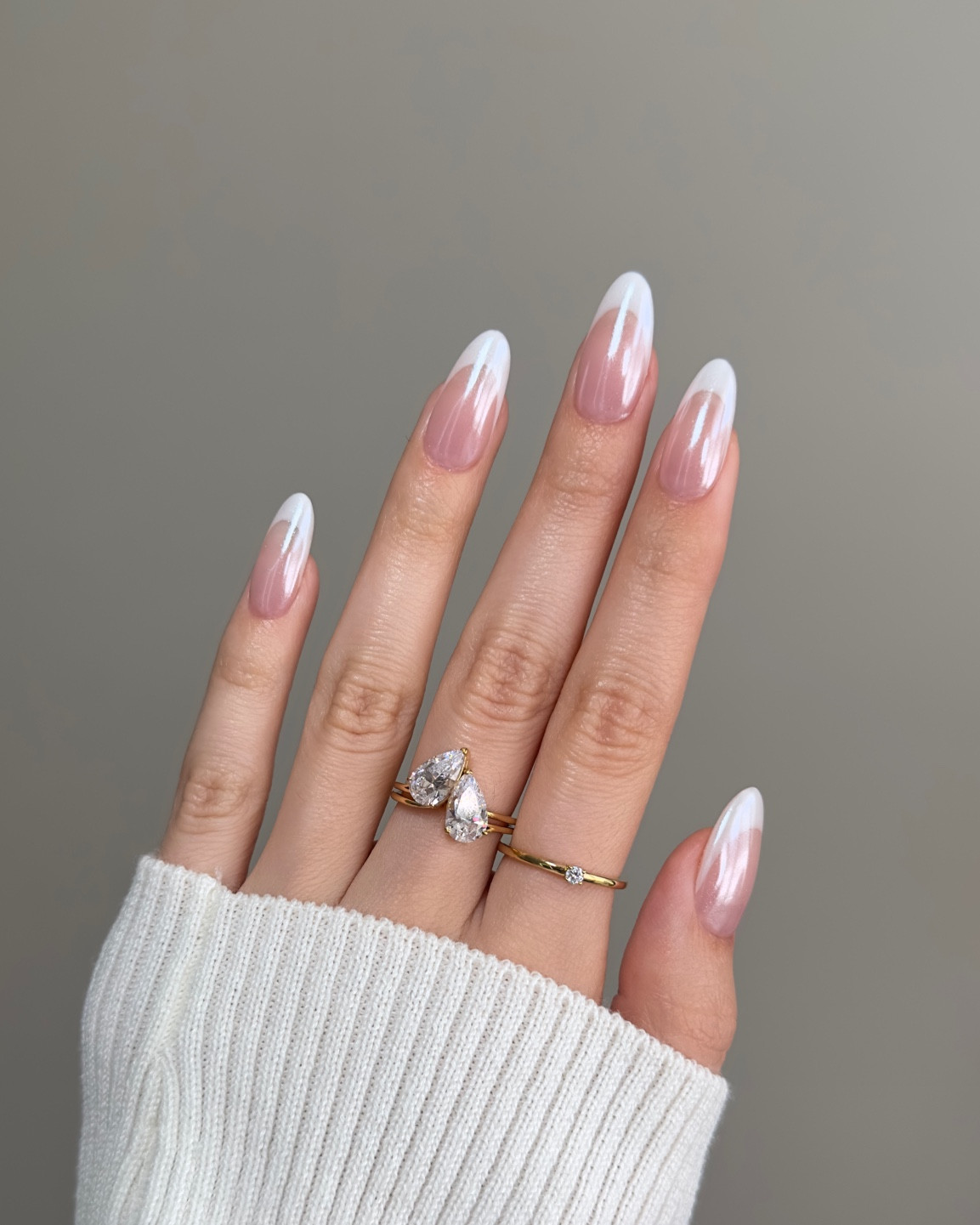 Soft white frenchies w/ a neutral base + chrome 🤍✨