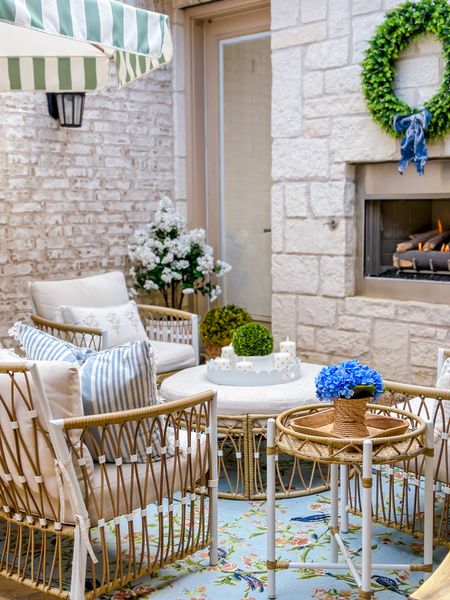Courtyard makeover with @walmart! I just love this patio set! It is so comfortable and it looks a lot like a designer that I love but it cost $7000! This set is a fraction of the price! #walmartpartner #walmarthome