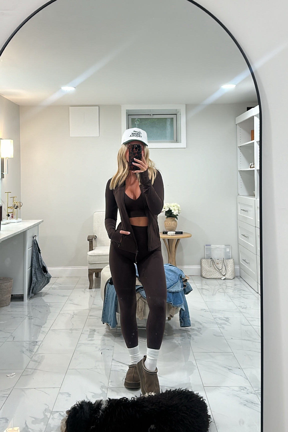 Espresso Lululemon athleisure fit ☕️🐻🤎 jacket is a size 4, bra is a 6 and align leggings are a 4! 🫶🏼



#LTKStyleTip #LTKActive #LTKFitness