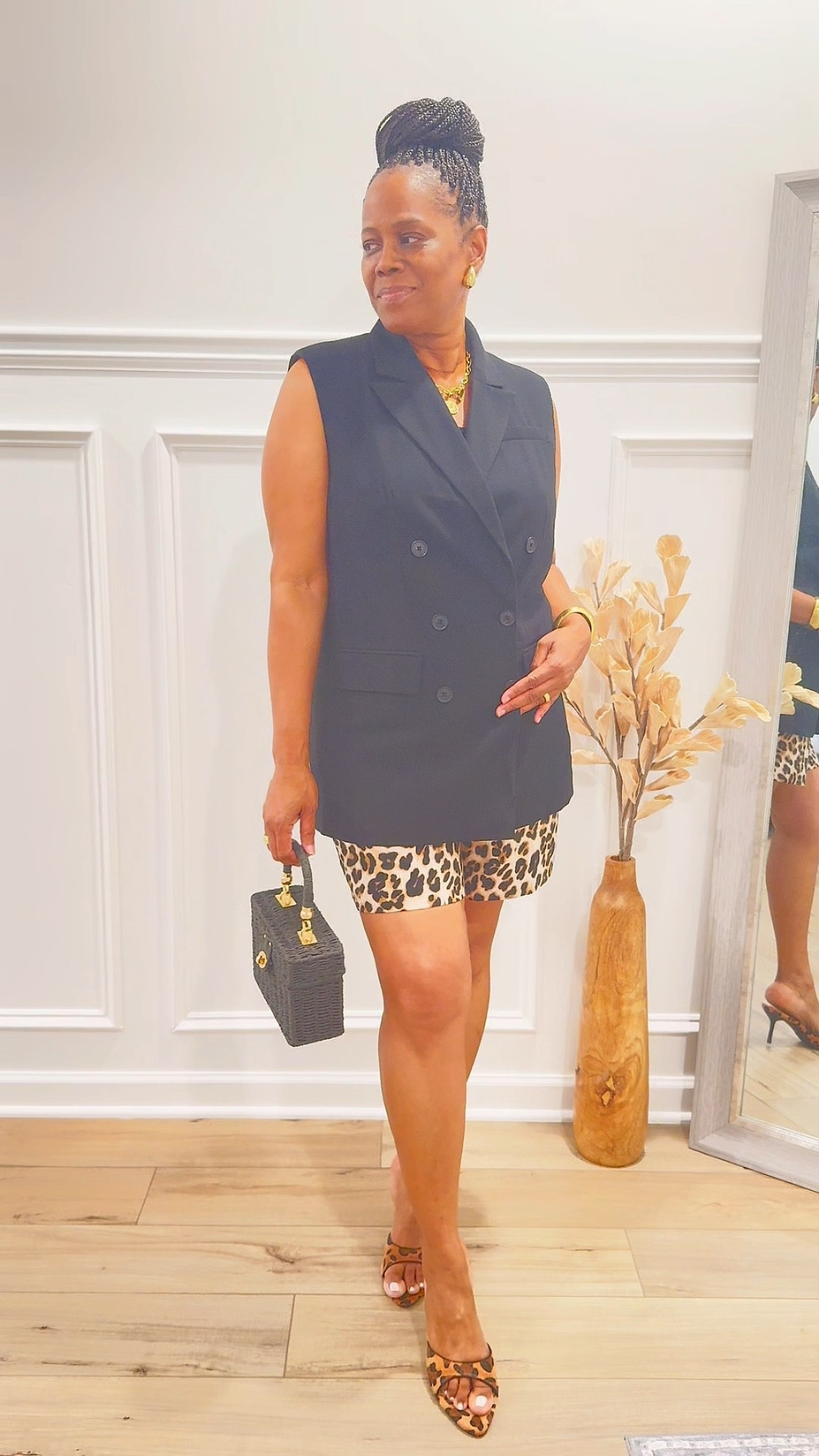 My favorite essential pieces from Pumiey. White and black tank tops. Adjustable straps, stretchy fabric and comfortable to wear. Great for layering 🤍🖤 

#LTKActive #LTKFindsUnder50 #LTKSaleAlert