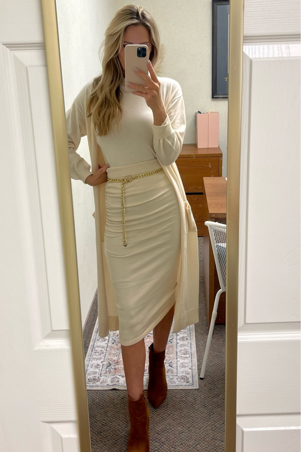 Winter workwear outfit idea OR Valentine’s Day Outfit-no pink or red😁
Skirt-S; tank-XS; Duster-S

#LTKworkwear #LTKSale #LTKSeasonal