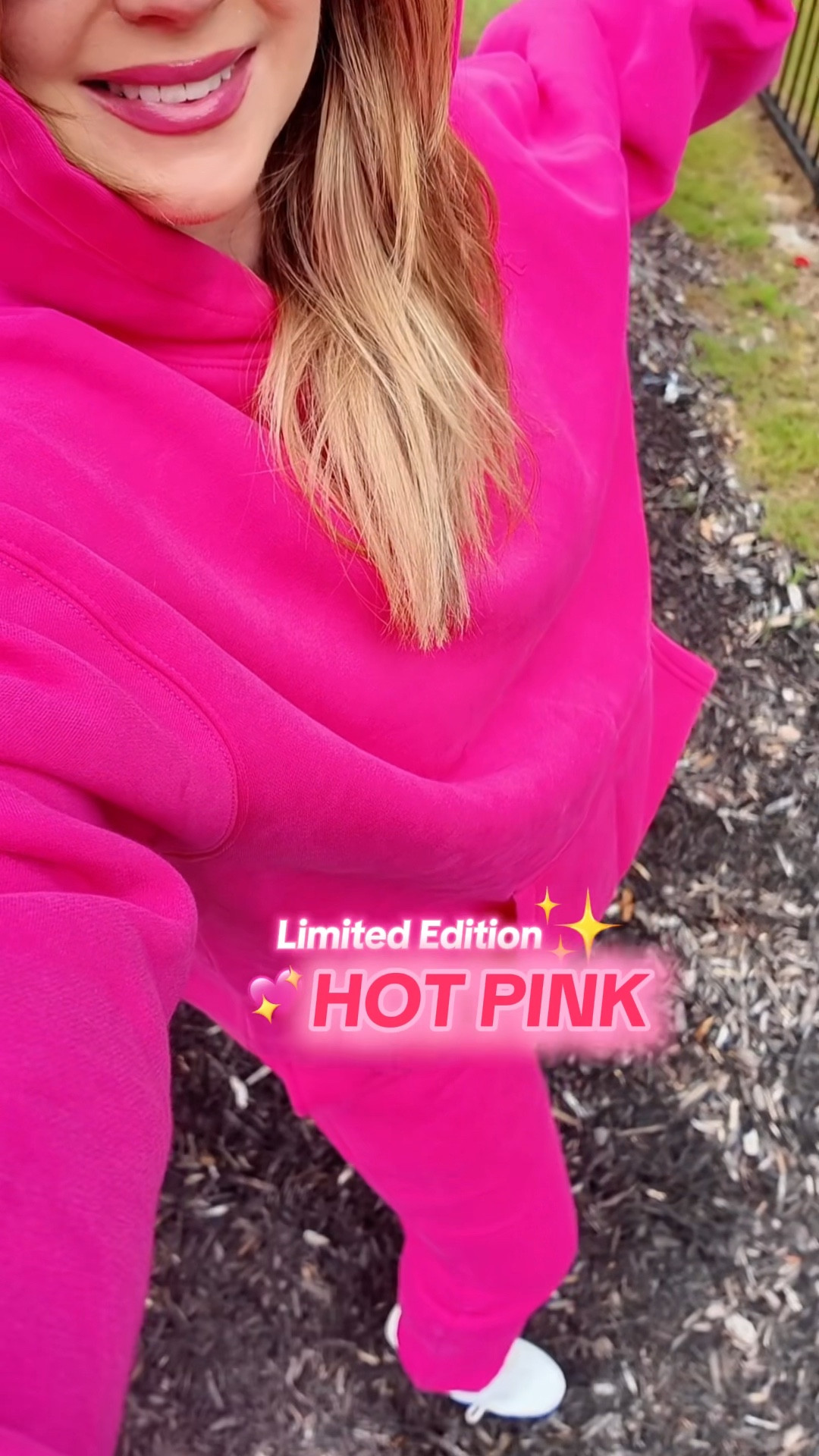 HOT PINK SWEAT SET?! 💖 *add to cart*
These sets fit oversized and are slightly weighted. Talk about COMFORTABLE 🙌

#LTKFindsUnder100 #LTKStyleTip #LTKSaleAlert