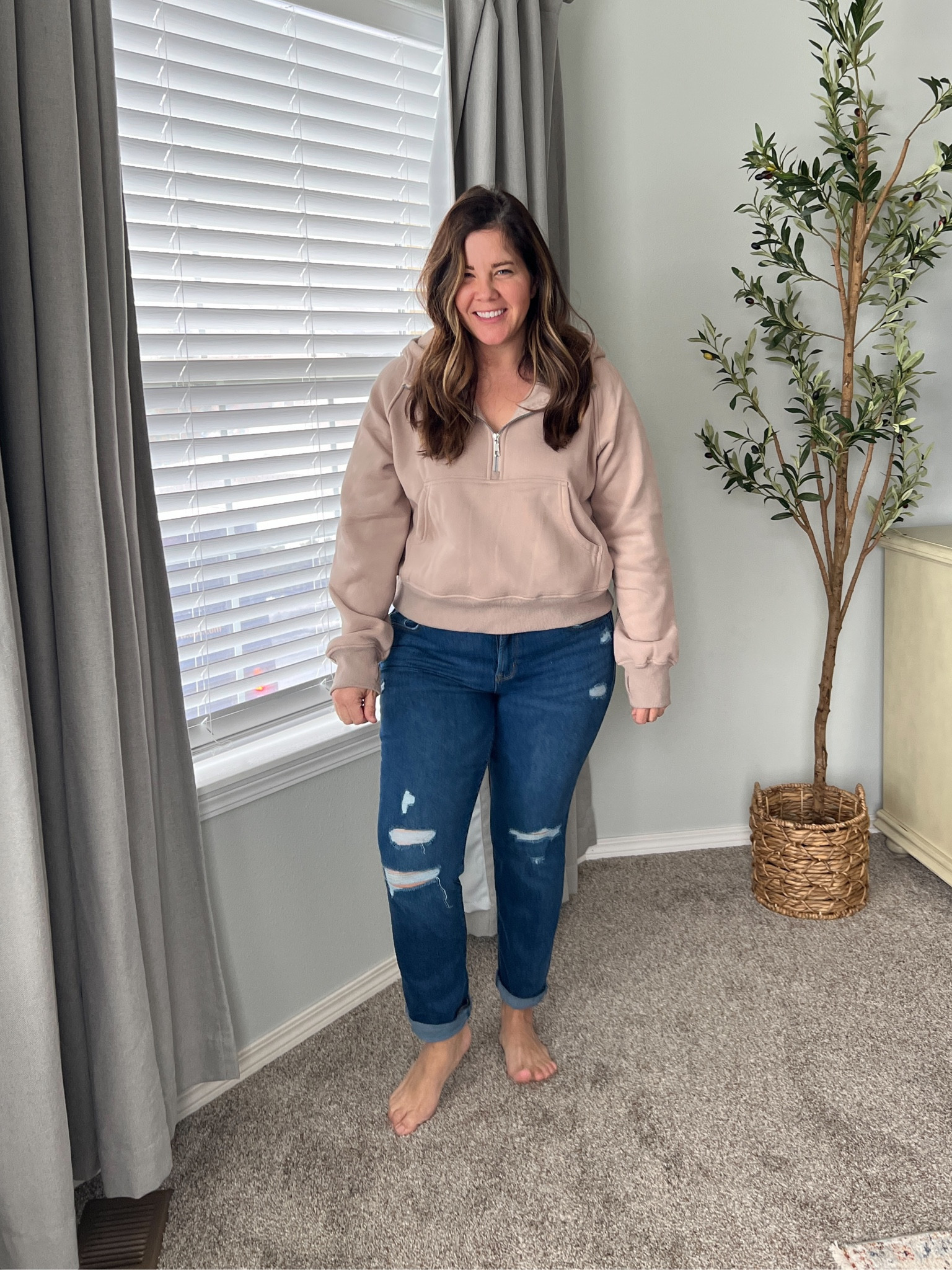 Love this cozy cropped sweatshirt and my go-to ripped jeans 🙌🏼 Sweatshirt is size L, TTS 

#LTKmidsize #LTKfindsunder50