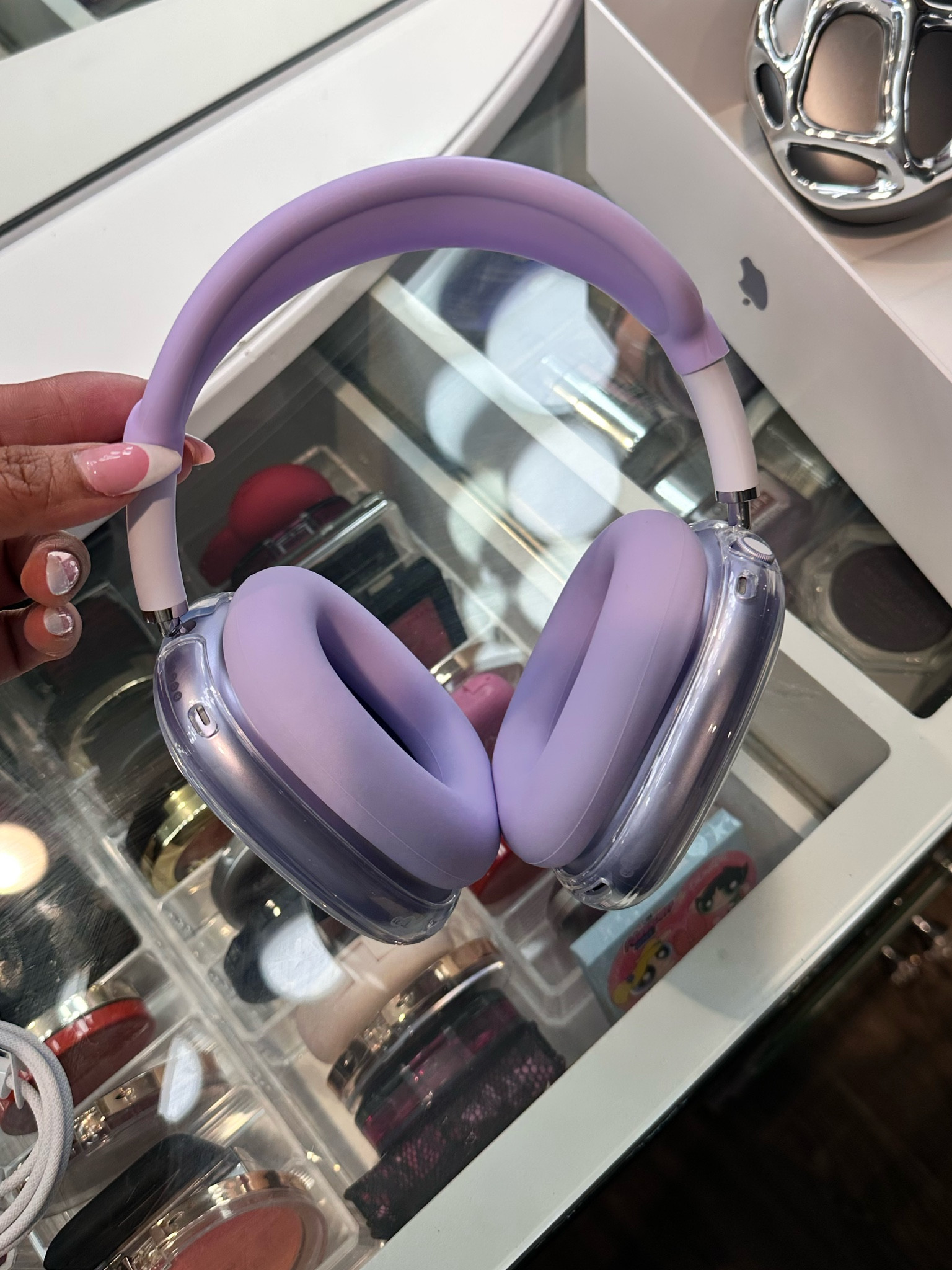 Apple AirPods Max in “purple” I love working out & going on walks with these 10/10 recommend. Sound quality is impeccable! 

#LTKActive #LTKfitness #LTKVideo