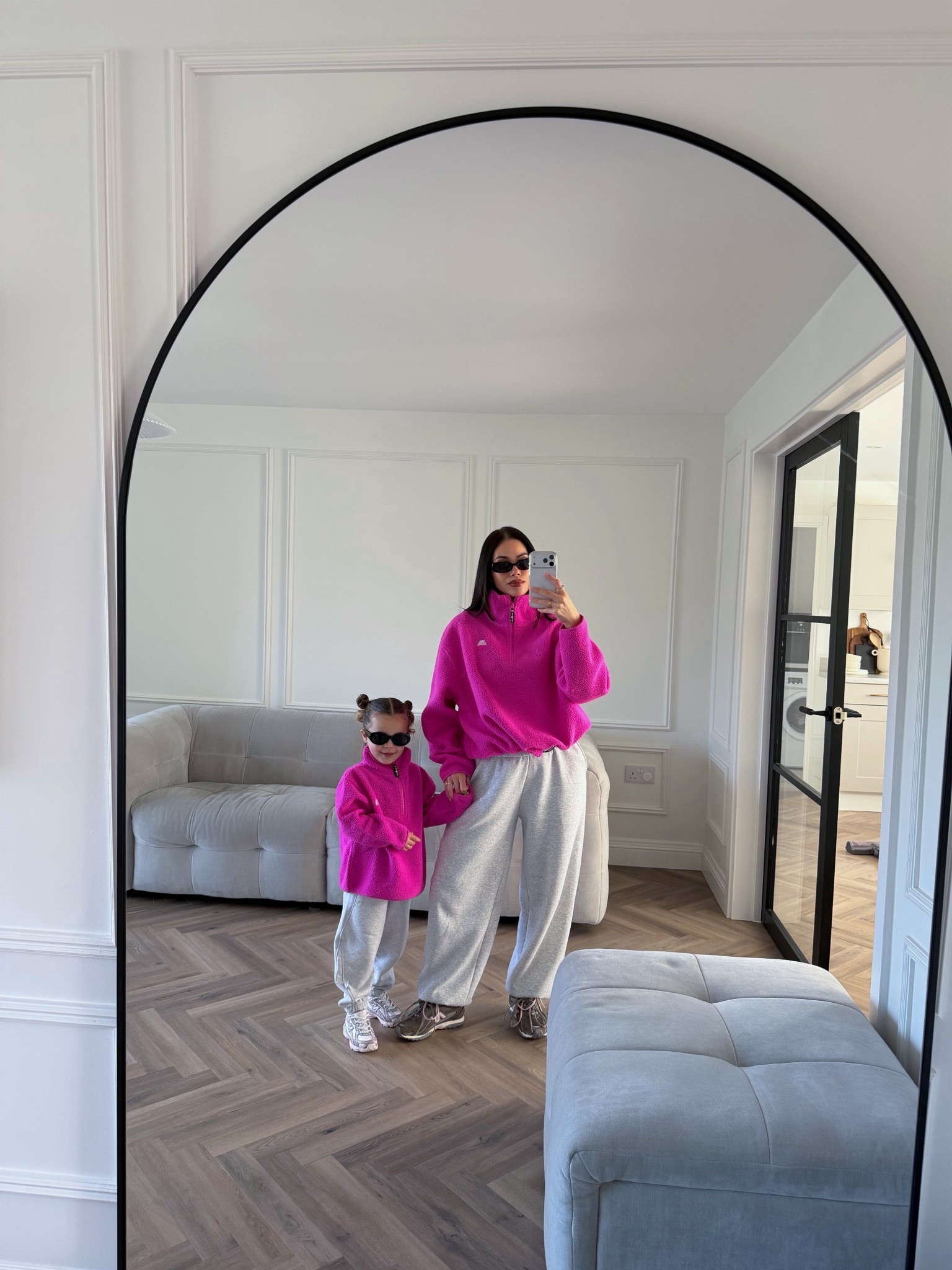 Sizes ;

My fleece - size medium 
Joggers - size xs 

Ocean’s fleece - size 3-4 years 
