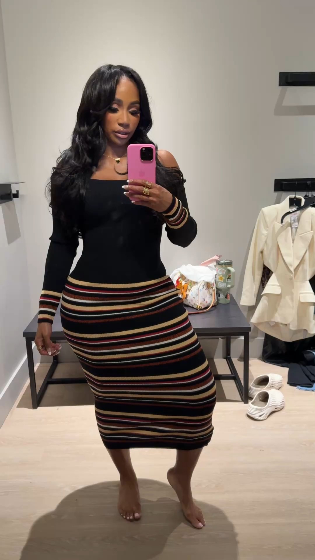 On sale under $40! Striped off shoulder long sleeve dress!


#LTKFindsUnder50 #LTKMidsize #LTKSaleAlert