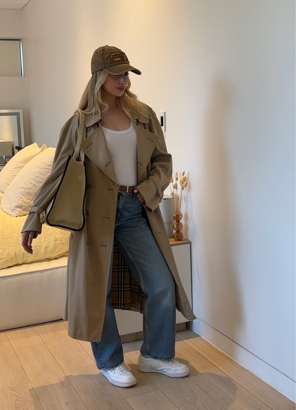 Perfect fall inspired outfit🍂🧸☁️

Jeans are old Zara, trench coat is vintage Burberry, top is old kookai.

I have been searching for ages so find you guys the perfect alternatives for this outfit! There are so many gorg trench coats and jeans that I have linked so that you guys can re create this outfit🤍

#LTKSeasonal #LTKstyletip #LTKU