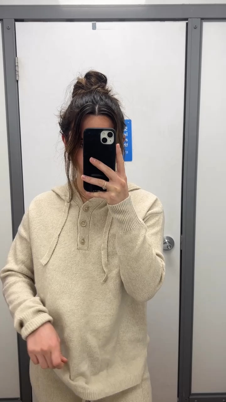 give me alll the cozy and comfy vibes this Holiday Season 🤝🏼🤍✨

#LTKHoliday #LTKSeasonal #LTKGiftGuide