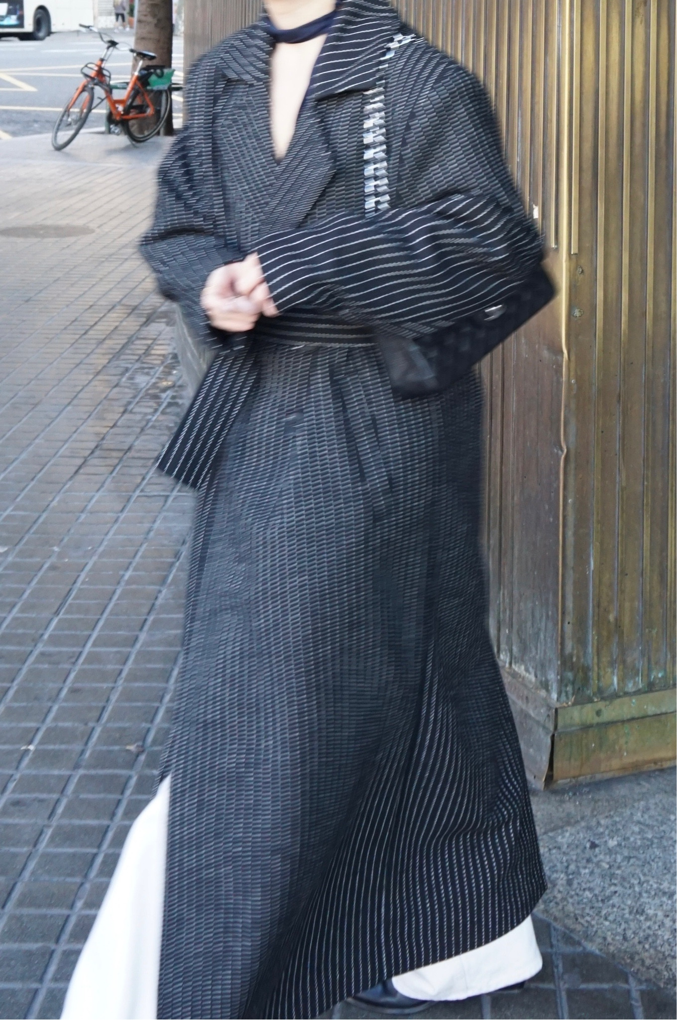 Pinstripe long coat look 🖤

outfit inspiration, autumn style, autumn outfit, oversized scarf coat, COS, Loulou Studio, column straight white jeans, low loose jeans, Arket, redone jeans, pointed kitten heel leather boots, Nederland.

#LTKstyletip #LTKSeasonal #LTKeurope