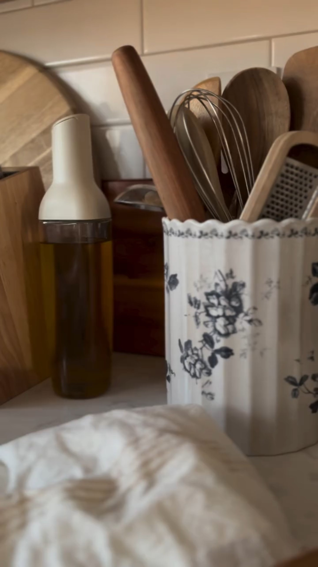 the way that I have been adding warmth a little vintage inspired accents throughout my home, especially in the kitchen, brings me so much joy. ✨ 

Comment SHOP below to receive a DM with the link to this post on my LTK ⬇ https://liketk.it/5VoSw #ltkhome #aclassyfashionista #homeinspiration #budgetfriendlyhome #cozyhome