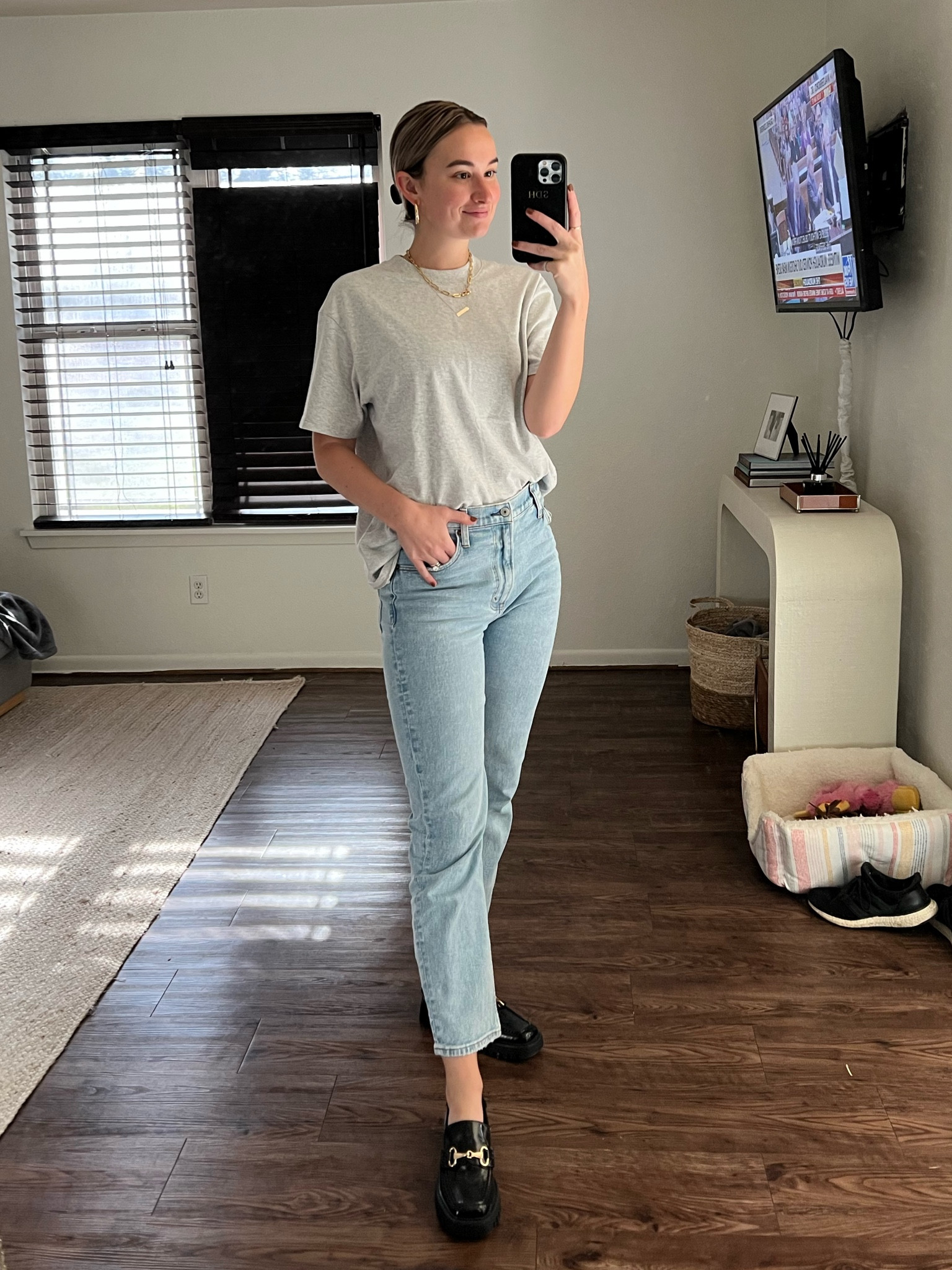 Casual everyday outfit! I am wearing the Grey color option🤍 in small!
#casual #everyday #everydayoutfit #abercrombie #abercrombiesale #clearance #workclothes

#LTKSale