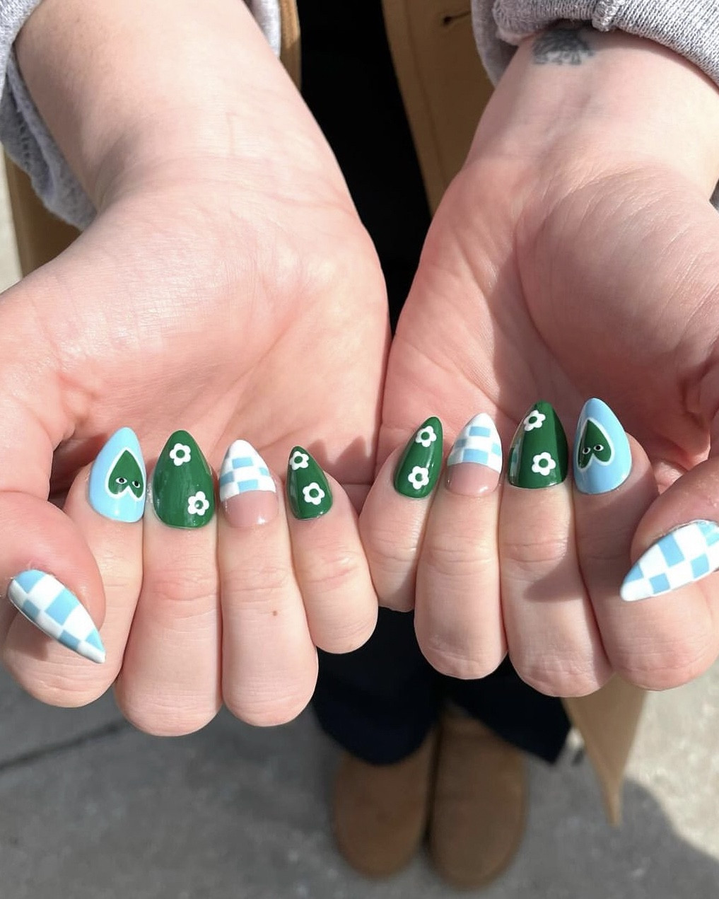 Cutest color combo on these press on nails!🤩

#LTKBeauty #LTKStyleTip #LTKFindsUnder50