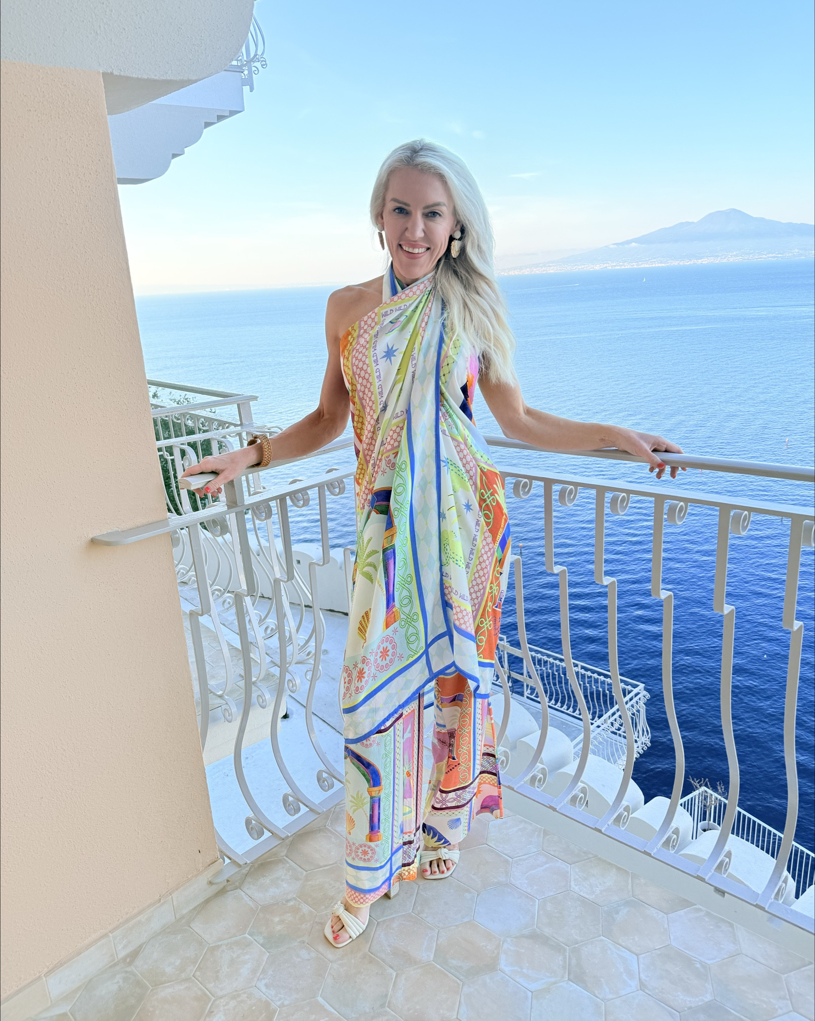 🔗 ⬇️ 

https://shoplucyrose.com/products/paradiso-elysia-sarong?_pos=1&_sid=a614fa2f4&_ss=r

#LTKSeasonal #LTKTravel #LTKSwim