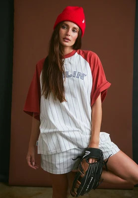 Old Skool Raglan Tee - Benchwarmer | Darlin'