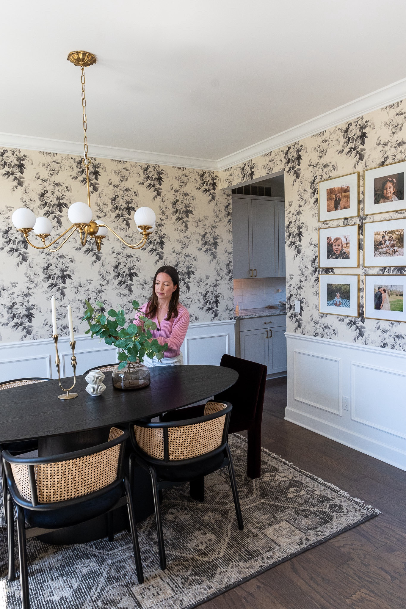 Black and white florals with a pop of pink, my new favorite combo 