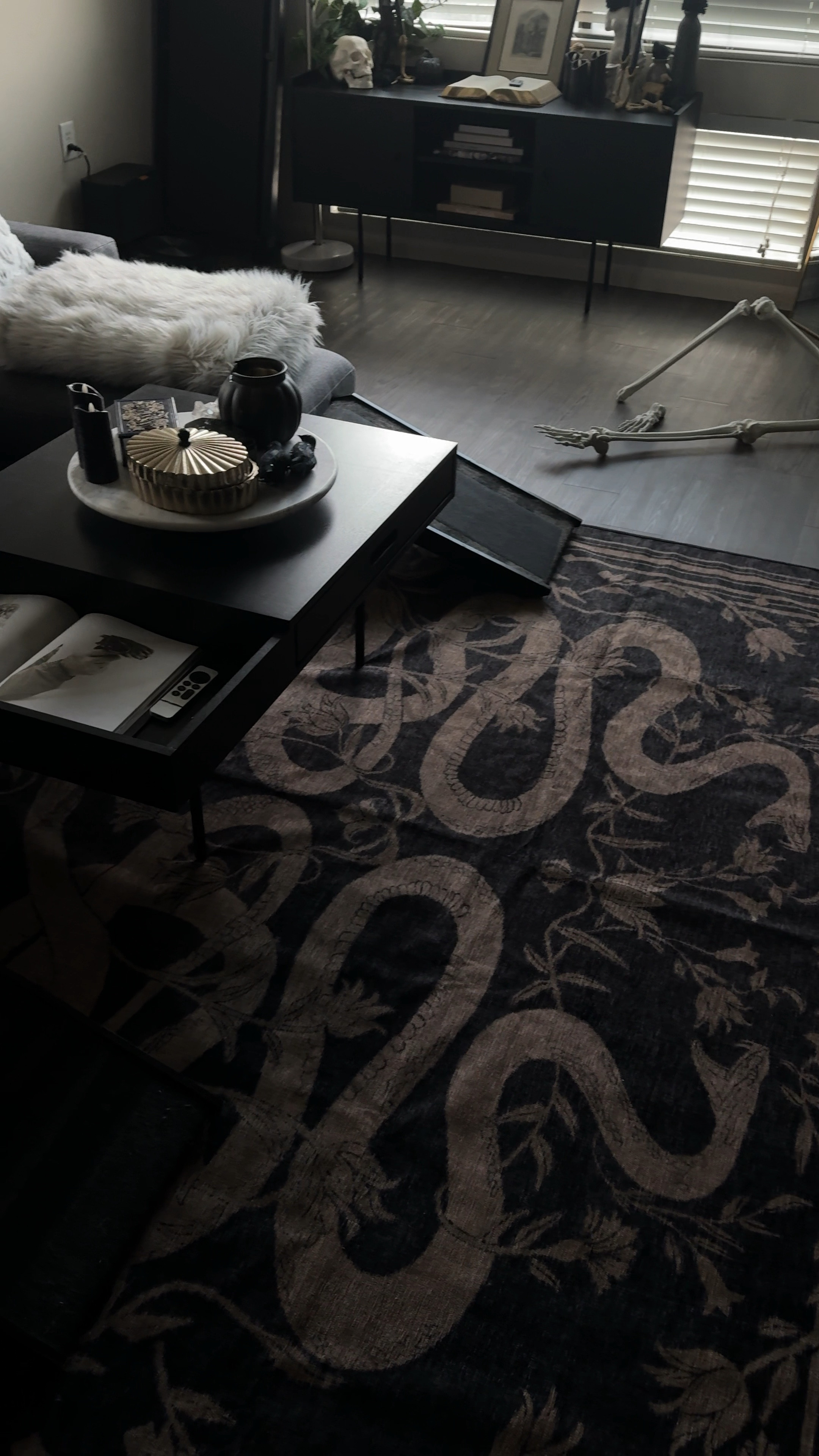 spooky snake rug 🐍 🖤 code DOMINIQUE10 to save 

#LTKHome #LTKHalloween #LTKSeasonal