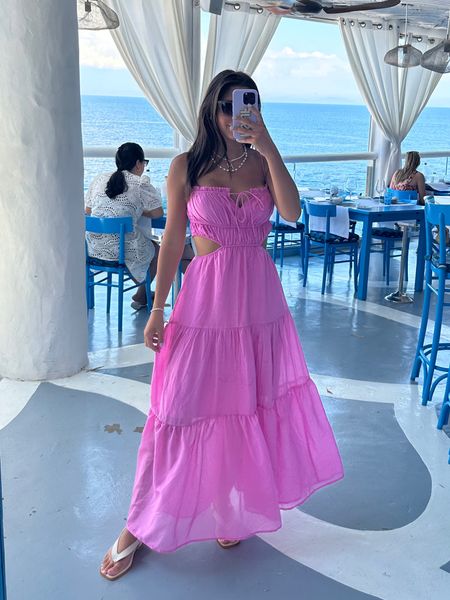Dinner outfit with the girls! I adore this ASTR dress!! I’m wearing my regular size xs & its the perfect length 



Europe outfit 
Italy outfit 
Pink dress
Maxi dress
Vacation dress
Astr 
Date night outfit 
Wedding guest dress 

#LTKtravel #LTKeurope #LTKstyletip