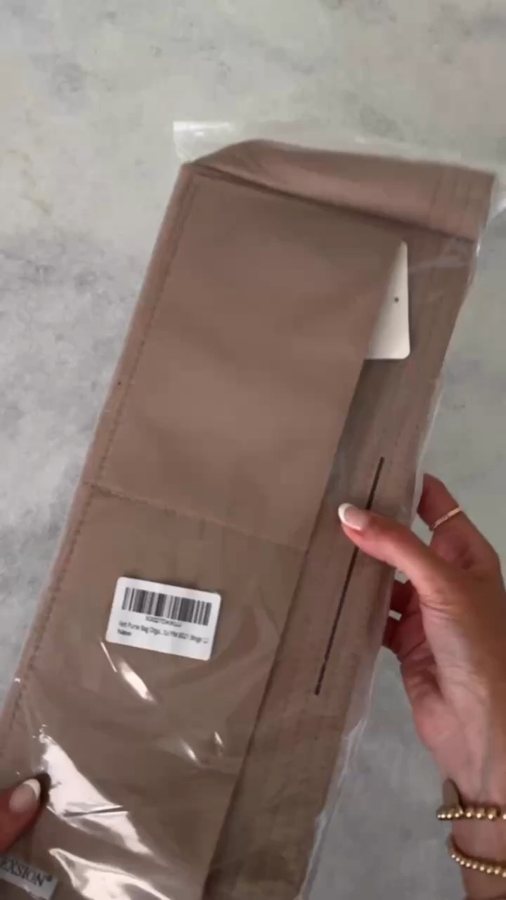 POV: you can never find anything in your tote bag so you buy this. This is the size LARGE
StylinByAylin, Aylin #amazon #organization

#LTKTravel #LTKootd #LTKgrwm