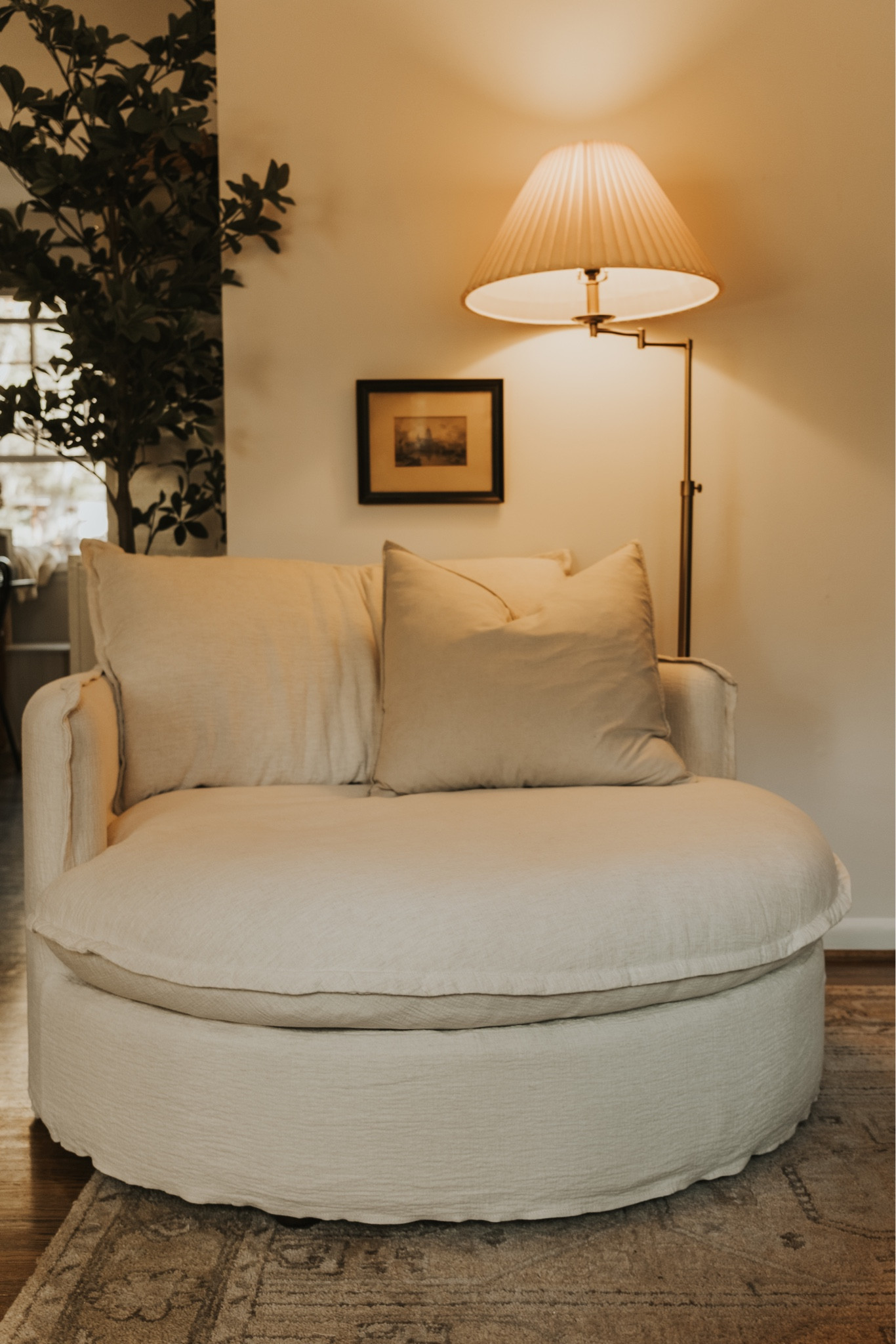 Daybed Details:
• Piece: Neva Round Daybed
• Material: Washed Cotton Linen
• Color: Corn Silk
• Fill: Feather Down Fill

#gifted #sixpenny #sixpennyhome #homedecor #interiordesign #daybed #fyp #foryou #foryoupage #cozy #cozyvibes #cozyaesthetic #aesthetic  

#LTKhome