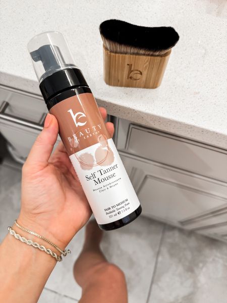 Love this clean instant tanning mousse // also linked my favorite tanning lotion brand! 

#LTKbeauty