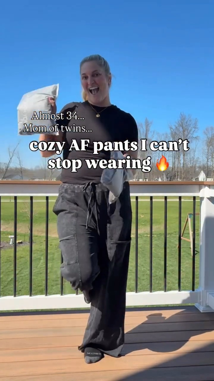 I don’t keep a lot in rotation… but when I find something this good, I wear it on repeat 🤍 @mooslover.official 

comment “LINK” and I’ll send them to you�want more everyday mom finds? hit follow and let’s build a better closet together 🫶🏻