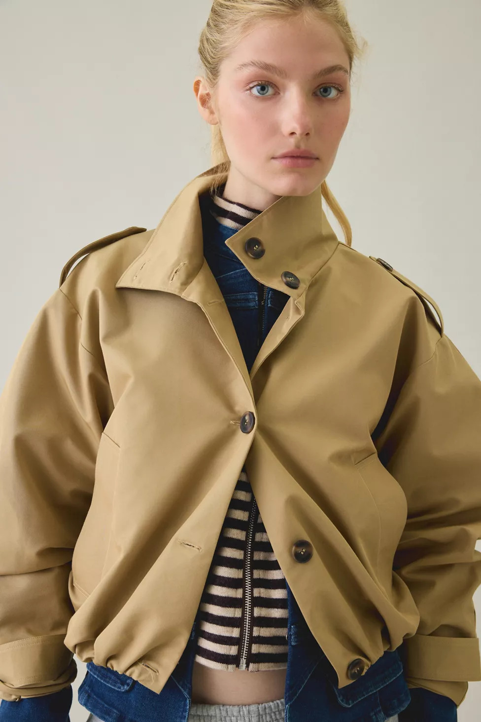 Steve Madden Fayden Cropped Trench Jacket in Khaki, Women's at Urban Outfitters | Urban Outfitters (US and RoW)