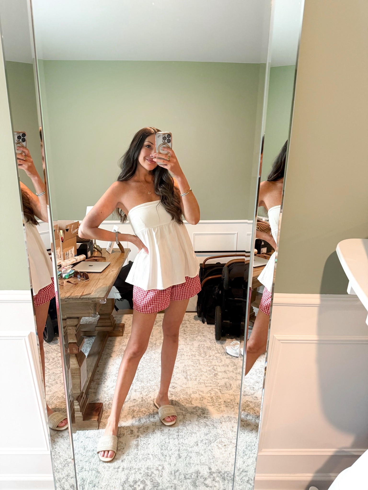 Todays outfit! Wearing size medium in the top + shorts. 

