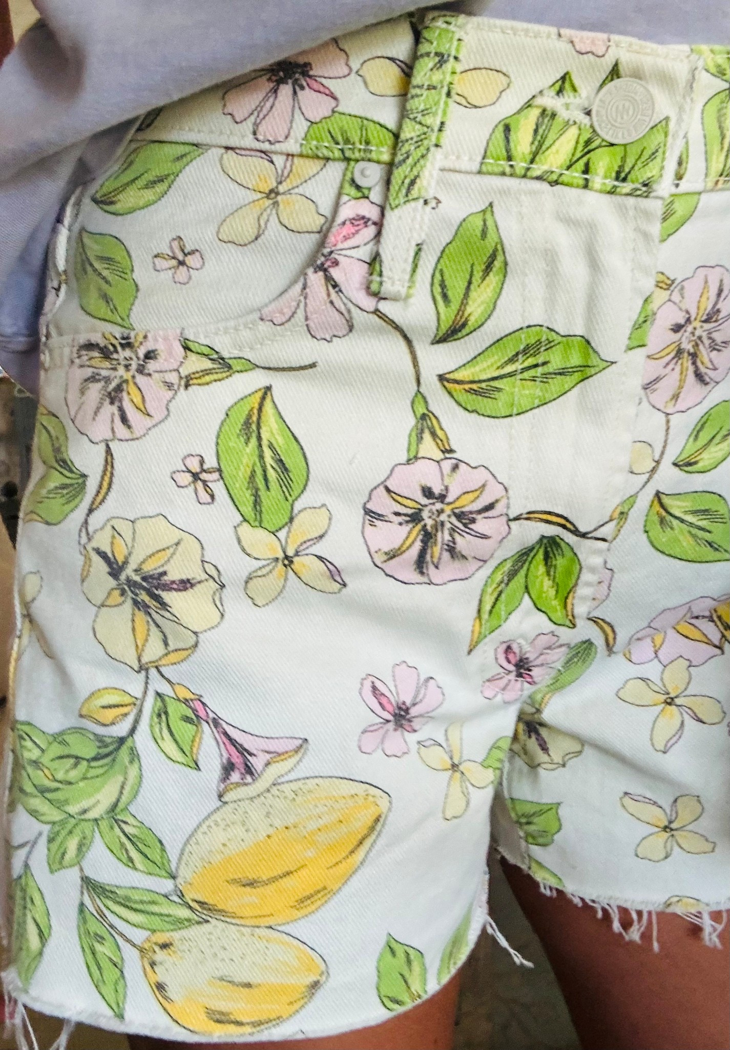 The sweetest shorts for Spring 💛 

spring outfits 2026



#LTKSeasonal #LTKmomlife #LTKootd