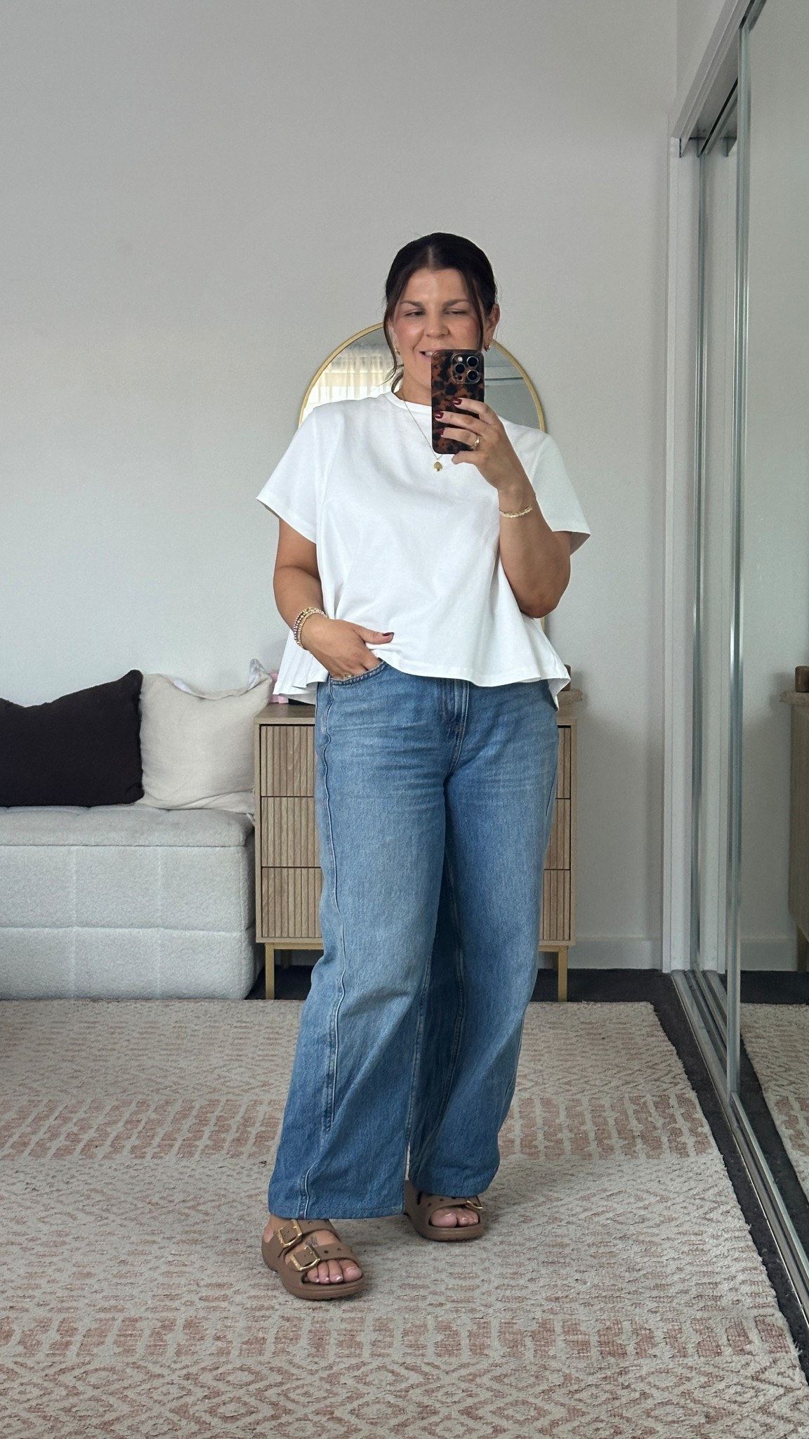 Blue Jeans and a White Tee 💙

Wearing an 8 in the jeans and a M in the tee.
The tee is currently 30% off in the choc brown 😍


#LTKstyletip #LTKaustralia #LTKautumn