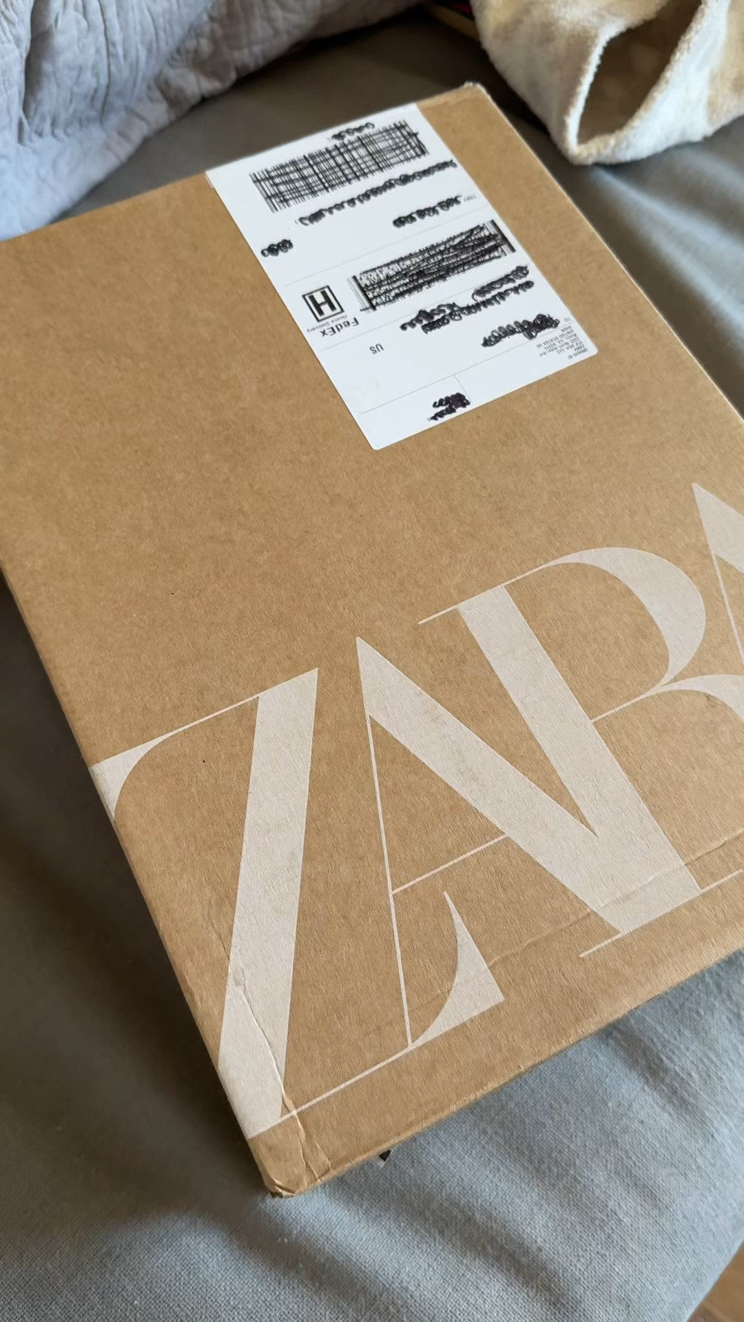 New zara!!  New spring items from zara!  Buy before they sell out!  

I have a feeling this denim dress is gonna go quick once the weather warms up!  

#LTKStyleTip