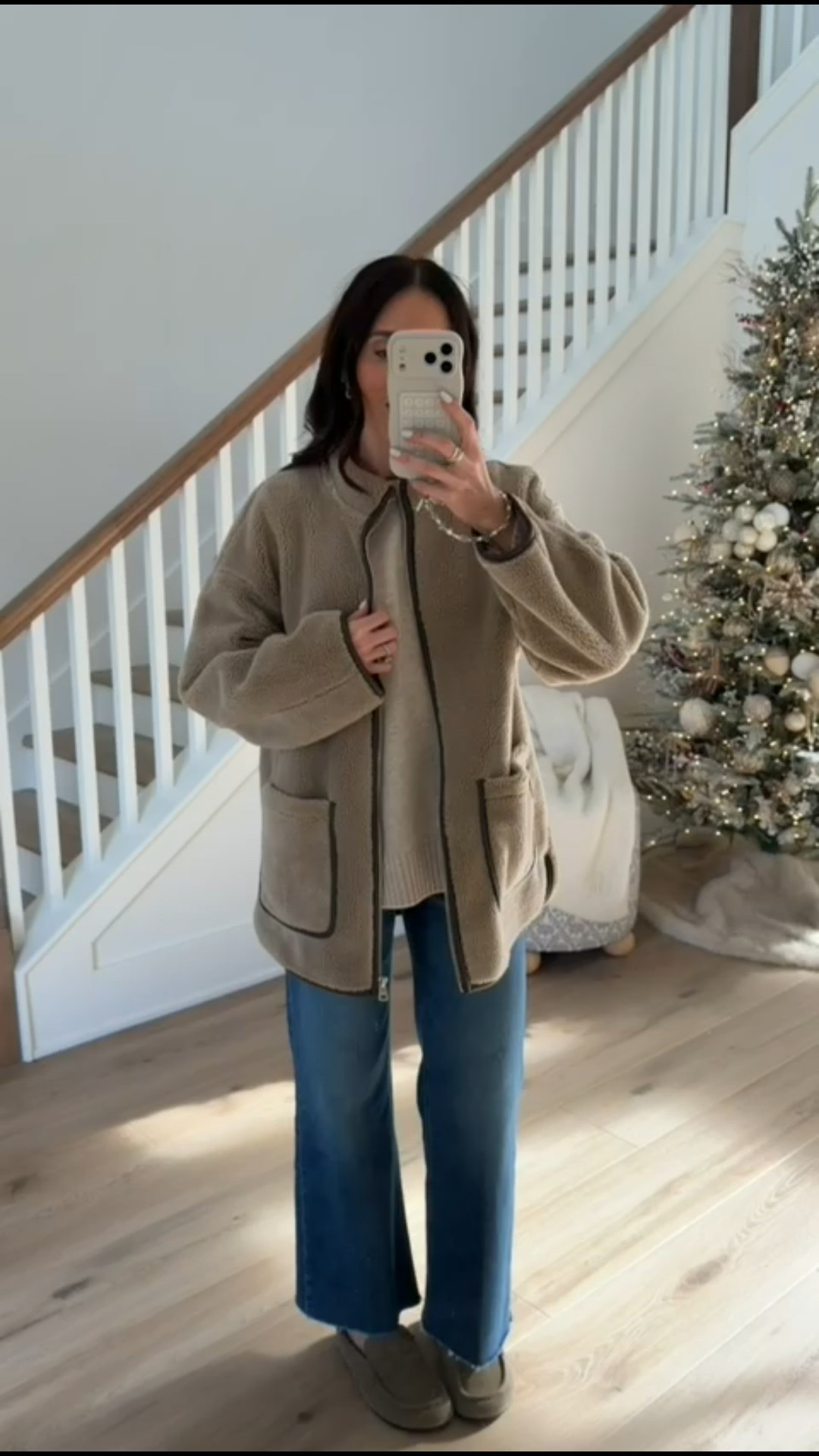 Casual style outfit, sherpa jacket,neutral outfit, everyday outfit, winter outfit, annabrstyle.

#LTKStyleTip #LTKFindsUnder100 #LTKOver40